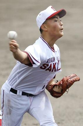 村上桜ケ丘－新潟西　無安打無得点試合を達成した村上桜ケ丘の渡辺勇陽＝新発田市五十公野