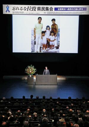 拉致問題の早期解決を訴える横田哲也さん=15日、新潟市中央区