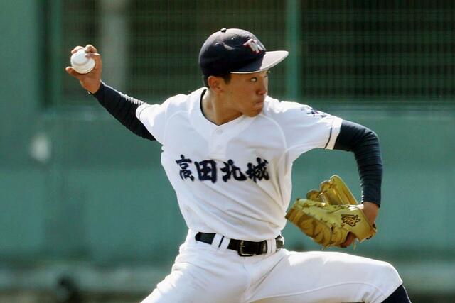 高田北城－関根学園　関根学園打線から１３奪三振と好投した、高田北城のエース上野恭四郎＝２日、柏崎市佐藤池球場