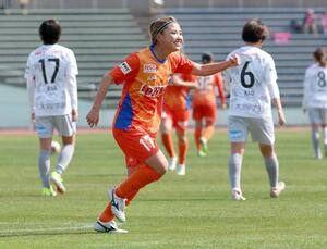 新潟L-C大阪ヤンマー 先制ゴールを決めたFW滝川結女=新潟市陸上競技場