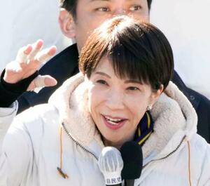 　街頭演説する自民党総裁の高市早苗首相＝２日午前、山梨県内