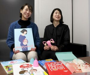 「ユースクリニックにいがた」を開設した霜鳥めぐみさん(右)と稲葉里美さん=上越市