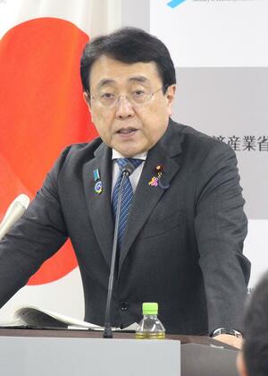 東京電力柏崎刈羽原発の視察について発表する赤沢亮正経産相＝２４日、東京・霞が関