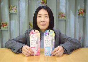 　「師範の資格のある生け花が趣味です。気分をリフレッシュできるため仕事の質向上にもつながります」と話すエステーの河野紗和さん＝東京都新宿区