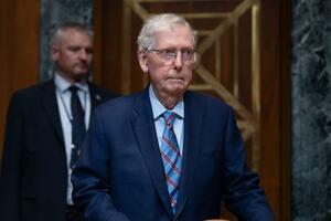 5月19日、米ワシントンの連邦議会で公聴会に出席する共和党のマコネル上院議員(AP=共同)
