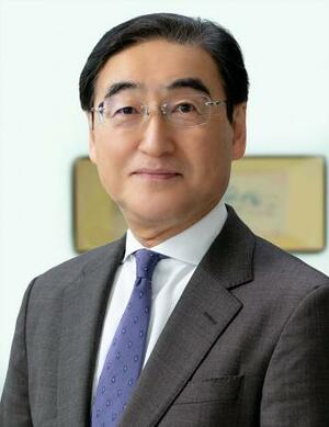 　元公取委事務総長の菅久修一氏（渥美坂井法律事務所提供）