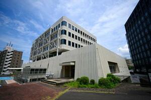 日野町事件の再審公判に向け、裁判官、検察側、弁護側による協議が開かれた大津地裁=19日午後