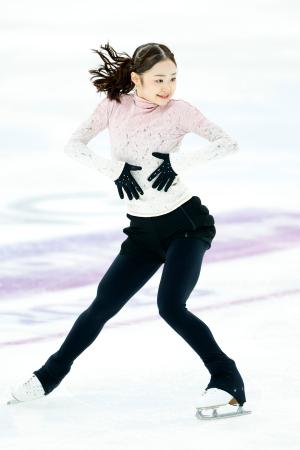 公式練習で調整する島田麻央=タリン(共同)