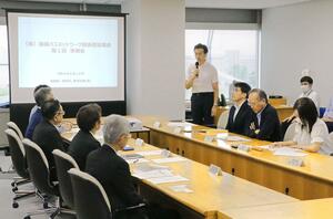 新潟市や新潟交通、専門家らが意見を交わした関係者協議会の準備会=8月28日、新潟市中央区学校町通1