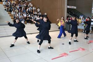 高校生がダンスで競演した万代ダンスフェスティバル=新潟市中央区万代3