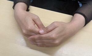 取材に応じた咲希さん（仮名）＝３月