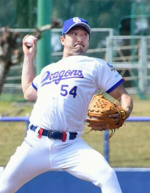 　シート打撃に登板した中日・藤嶋＝北谷