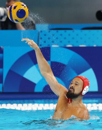 日本－フランス　第４ピリオド途中から出場し、パスを出す棚村克行＝サンドニ（新潟日報社写真映像部・新井田悠）