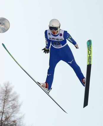 男子ジャンプ　優勝した竹田葵（妙高高原）の２回目＝長野県野沢温泉村