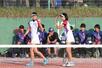 ソフトテニス女子団体 2勝目を挙げ、優勝を決めた北越の渡邉七瀬(左)と安藤愛莉のペア=新潟市庭球場