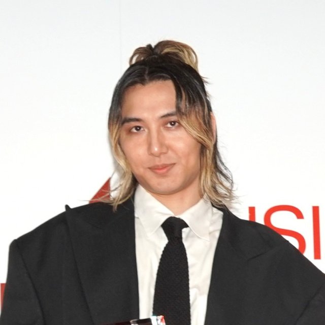 藤井 風、29歳の誕生日ショットを公開 「よくやるこの顔好きです」表情