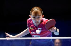 　女子準決勝のドイツ戦でプレーする早田ひな＝ロンドン（共同）