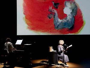 杉みき子さんの作品を朗読したイベント＝上越市本城町