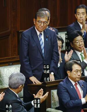 衆院本会議で第103代首相に指名され、起立する自民党の石破茂総裁=11日午後