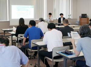 経営強化などのための補助金に関する国や県の説明会=三条市須頃1