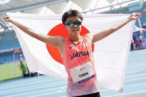 男子1500メートル(知的障害)で銀メダルを獲得した戸田夏輝=ニューデリー(日本パラ陸連提供・共同)