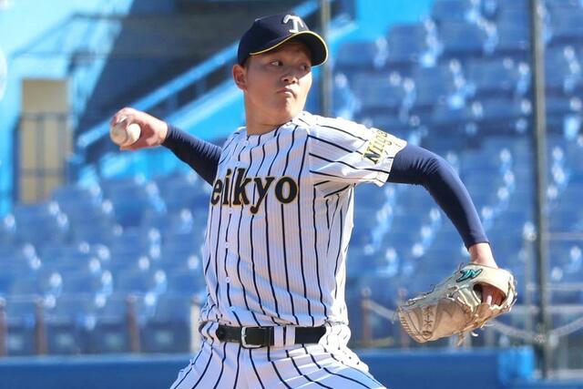 英明－帝京長岡　帝京長岡の２番手投手、渡部結貴＝明治神宮野球場
