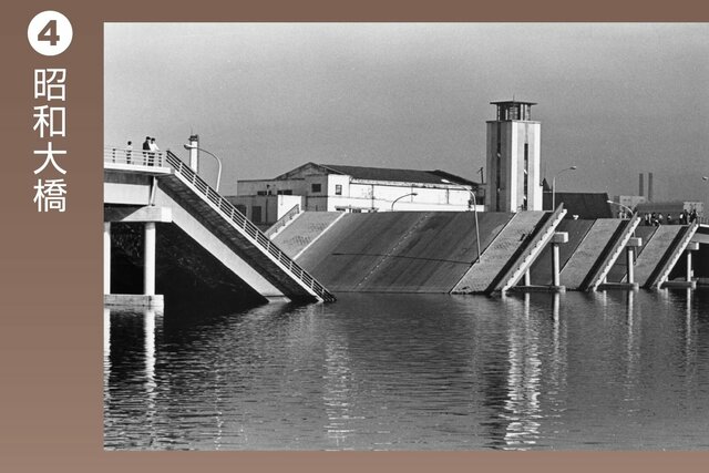 右端・左端のボタンを押すとほかの画像が見られます