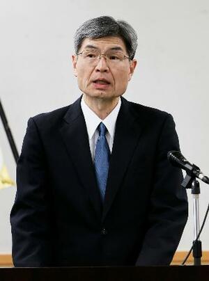 　臨時会議で訓示する警察庁の楠芳伸長官＝３０日午前、警察庁