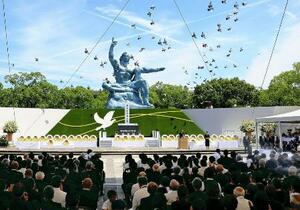 長崎市の平和公園で開かれた平和祈念式典=2024年8月