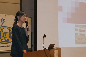 糖尿病の正しい理解を呼びかけた五泉中央病院の山田絢子医師=7月6日、五泉市立図書館