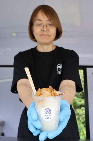 佐渡産リンゴをふんだんに使ったかき氷=佐渡市貝塚
