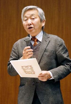　北海道アイヌ協会の会員研修会で発言する日本考古学協会の石川日出志会長＝１５日午前、札幌市