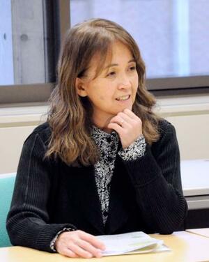 　取材に応じる岩手県立大の福島裕子教授＝７日、岩手県滝沢市