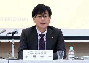 決算会見するJ・フロントリテイリングの小野圭一社長=14日午後、東京都中央区