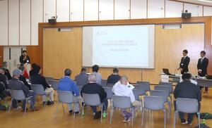 風力発電所の建設に向けて開かれた住民説明会=柏崎市の西山町いきいき館