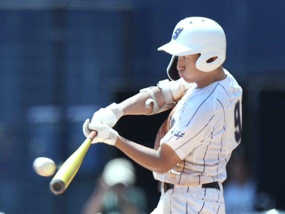 北越－新潟産大付　９回新潟産大付２死二塁、宮活宏の適時打で３－０＝エコスタ