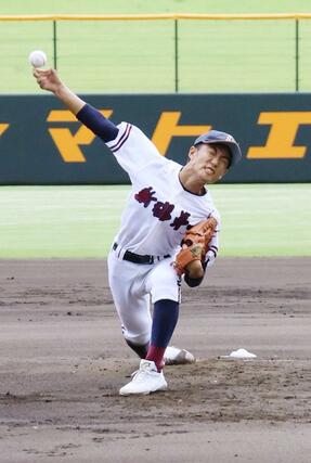 日本文理－新潟第一　先発した新潟第一の鈴木捷矢＝９月１１日、三条市パールスタ