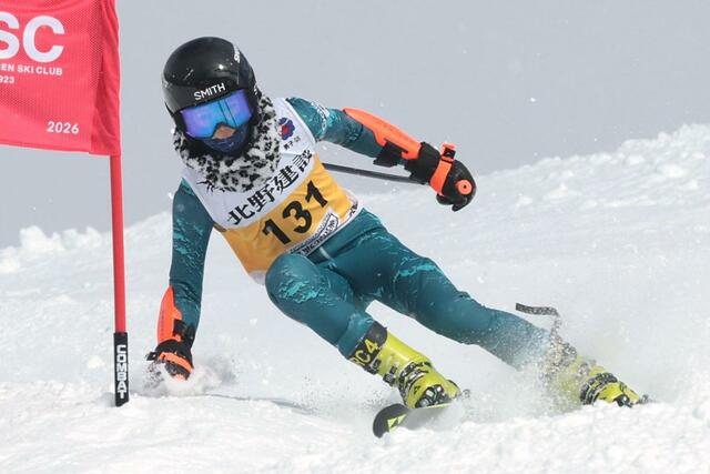 男子大回転　樋口冬羽（松代）の１本目＝長野県野沢温泉村