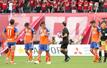 新潟－鹿島　リーグ戦４連敗となり、肩を落とす新潟の選手たち＝ビッグスワン（写真映像部・富山翼）
