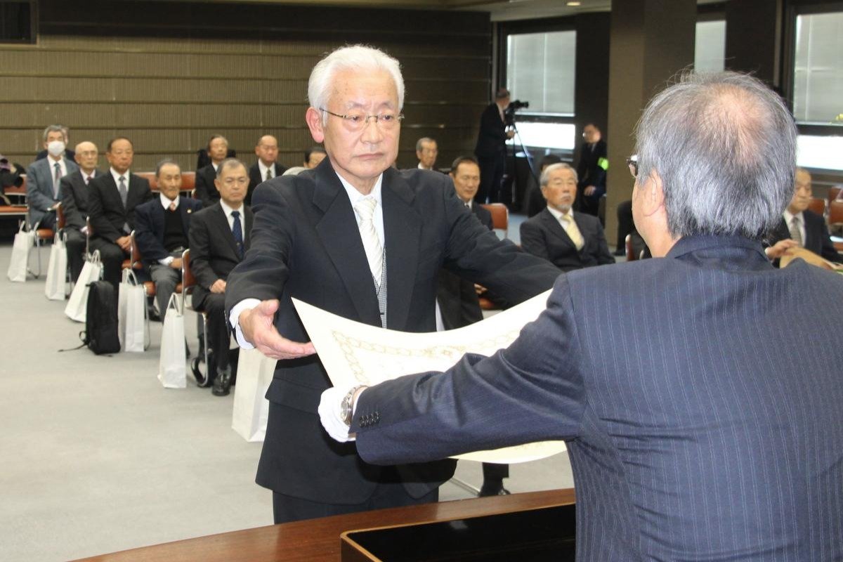 地域にとどまらず「日本の繁栄にも貢献」秋の叙勲など、新潟県庁で伝達