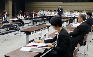 県教育振興基本計画の次期計画素案を審議した有識者会議=12日、県庁