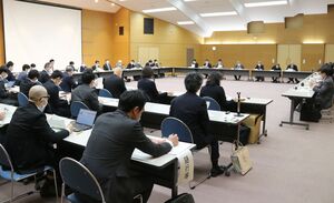 県立吉田病院の新病院計画などが議題となった県央地域医療構想調整会議=三条市須頃1