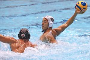 シュートを放つ稲場悠介=千葉国際総合水泳場