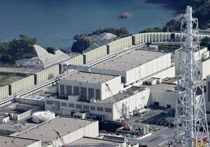 宮城県の東北電力女川原発2号機=10月