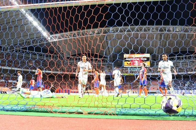 新潟－川崎　前半終了間際、セットプレーから失点し１－１＝ビッグスワン