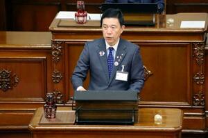 　名古屋市議会で発言する広沢一郎市長＝１１月