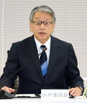 原子力規制委の定例会合で発言する山中伸介委員長=30日午前、東京都港区