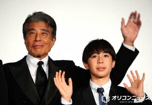映画『港のひかり』初日舞台あいさつに登壇した（左から）舘ひろし、尾上眞秀 （C）ORICON NewS inc.