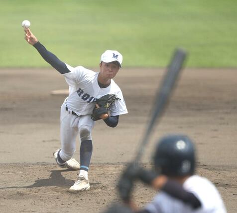 新潟第一－六日町　投球する六日町の先発の岡﨑來＝７月１９日、悠久山球場