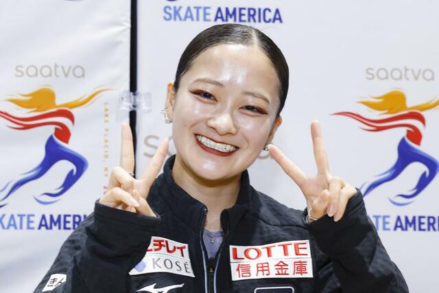 演技後、撮影に応じる渡辺倫果=レークプラシッド(共同)